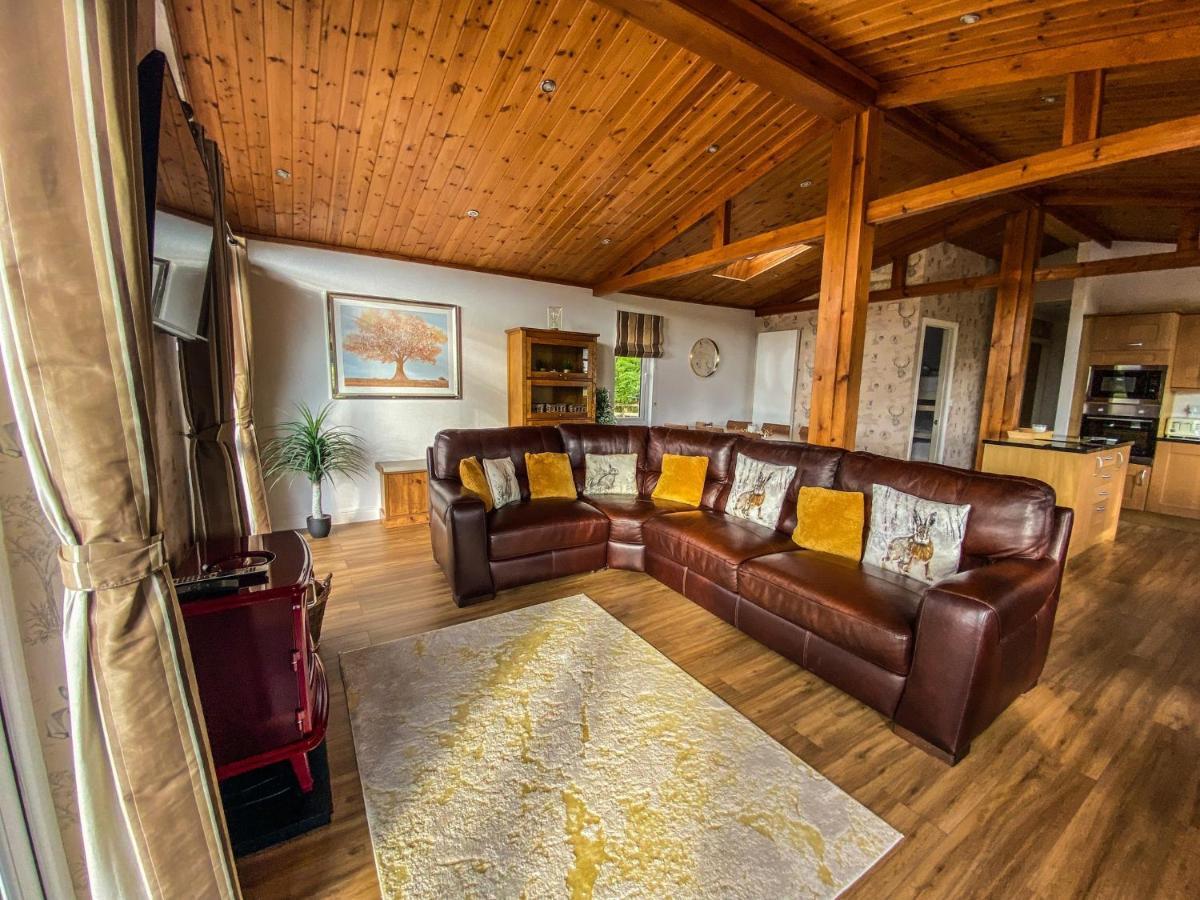 Immaculate 3-Bedroom Private Lodge Near יורק מראה חיצוני תמונה