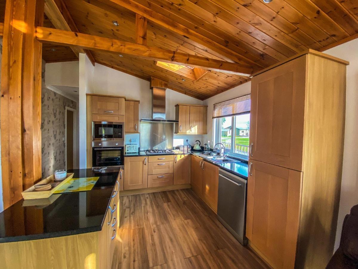 Immaculate 3-Bedroom Private Lodge Near יורק מראה חיצוני תמונה